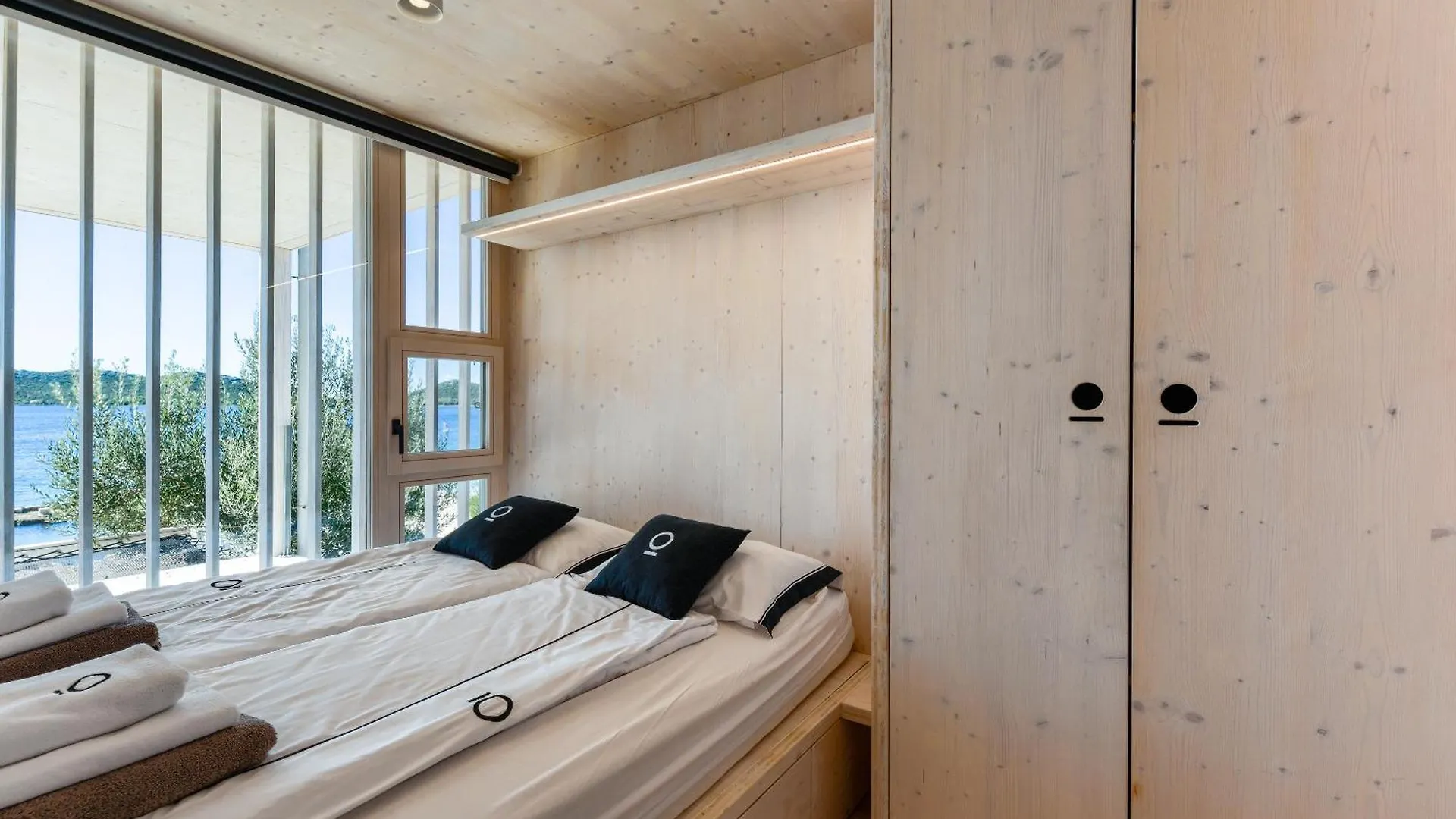 Prázdninový areál Luxury Beachfront Eco Villa 77 With Sauna Drage