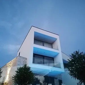 Apartment Novamarin, Drage