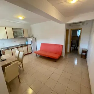 Elvira Apartman